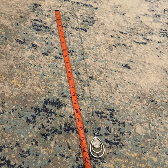 Long necklace with teardrop pendant - Picture 3 of 3